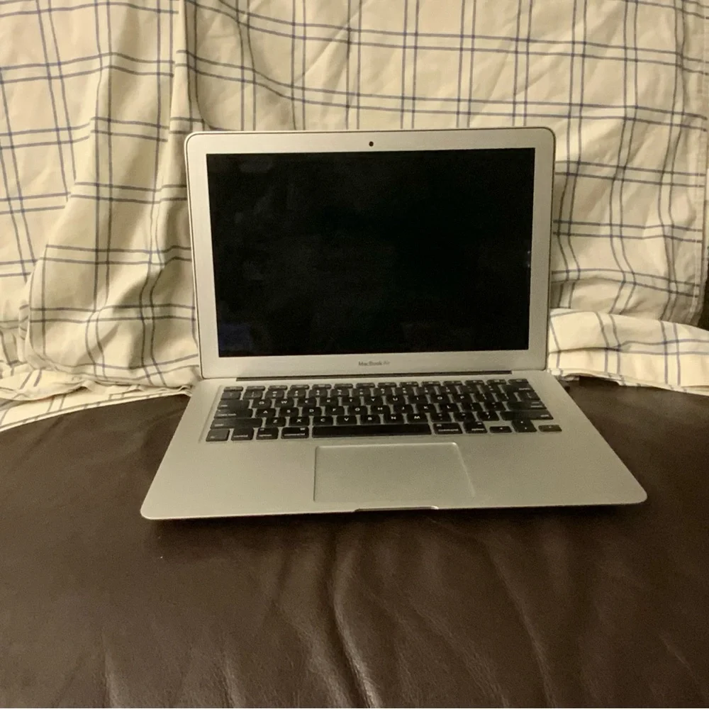 13in MacBook Air 2015 - Sleek Silver Design